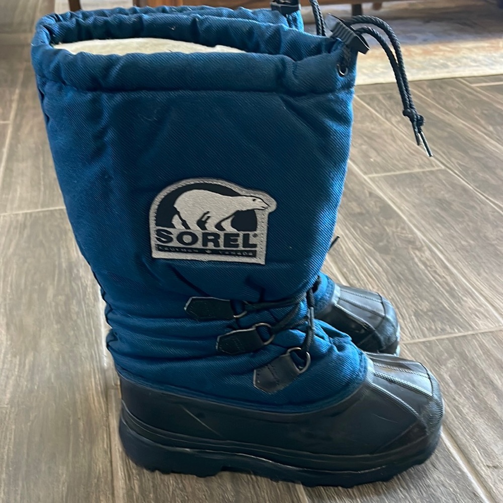 Chunky Navy Blue Sorel Winter boots. Great used condition